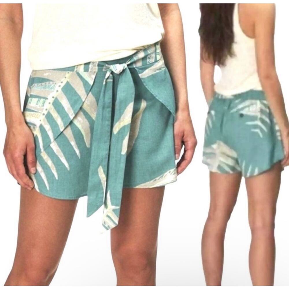 Patagonia Women's Garden Island Botanical Print Faux Wrap Shorts Size Medium